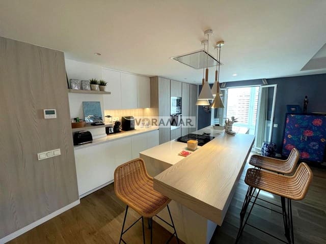 3 bedroom Flat for rent in Valencia city with garage - € 3,200 (Ref: 10024601)