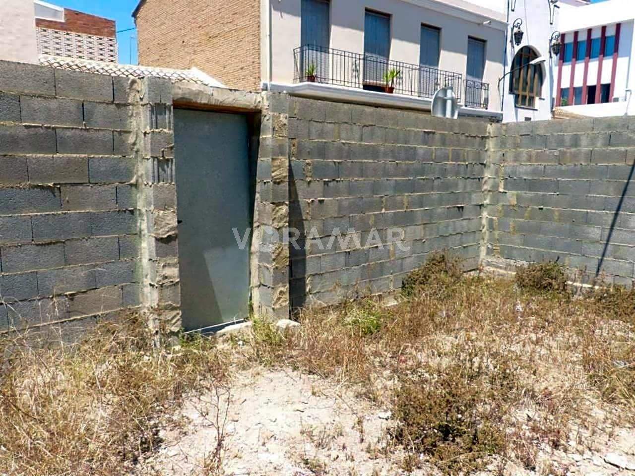 Grunde uden byggetilladelser til salg i Meliana - € 210.000 (Ref: 2986062)