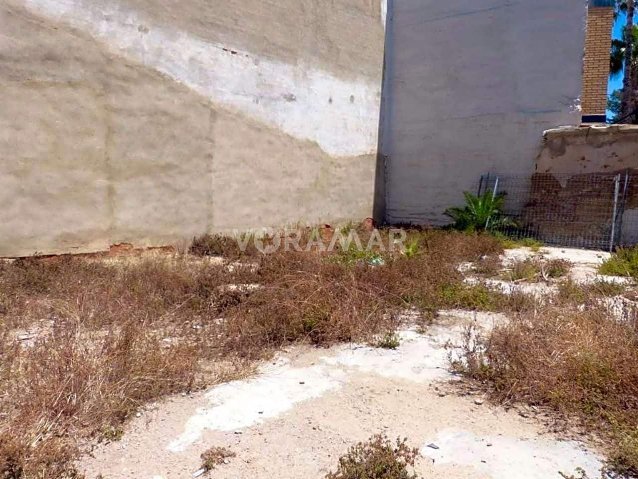 Grunde uden byggetilladelser til salg i Meliana - € 210.000 (Ref: 2986062)