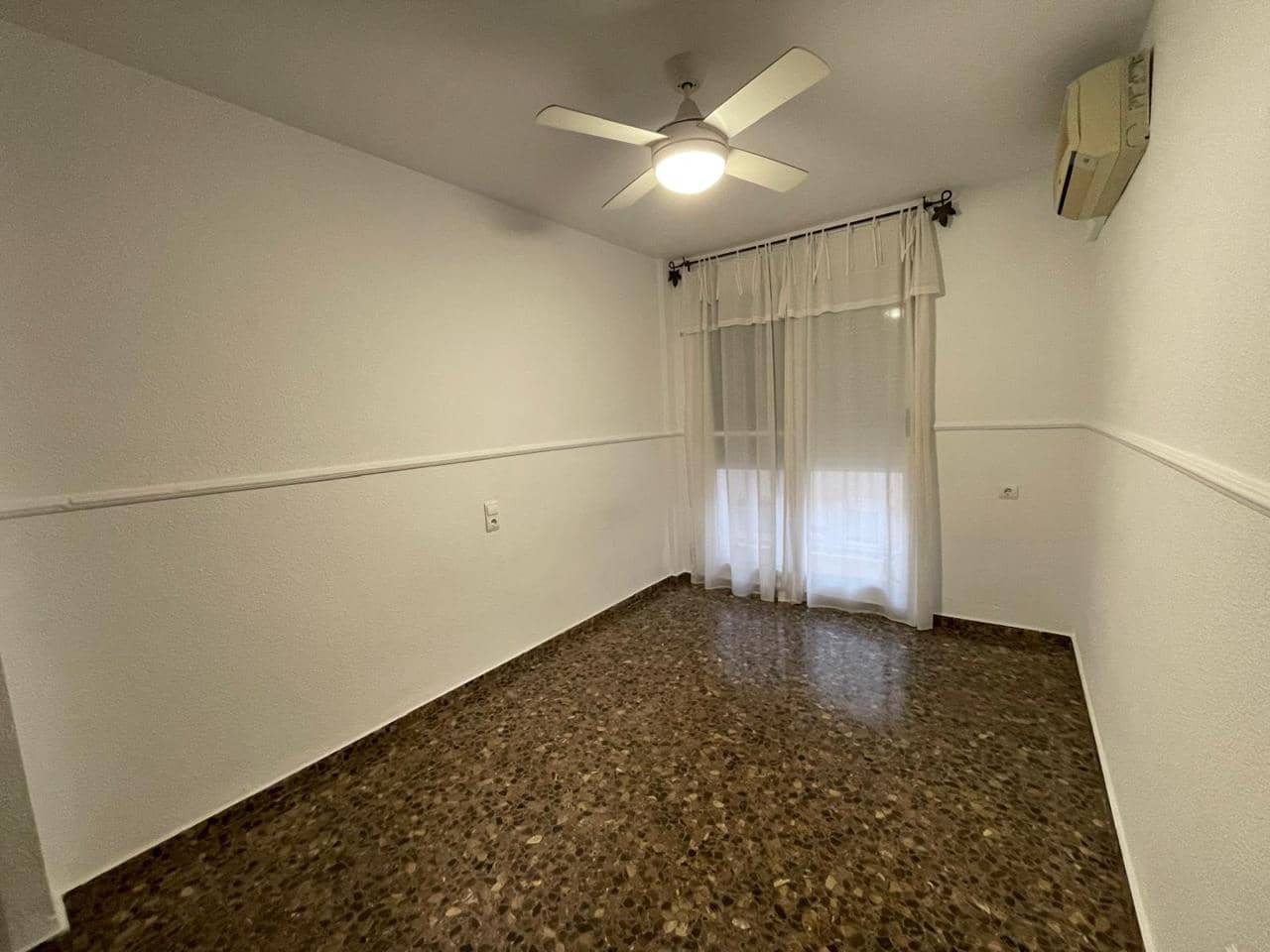 3 makuuhuone Asunto vuokrattavana paikassa Valencia kaupunki mukana 
autotalli - 1 500 € (Ref: 4731162)