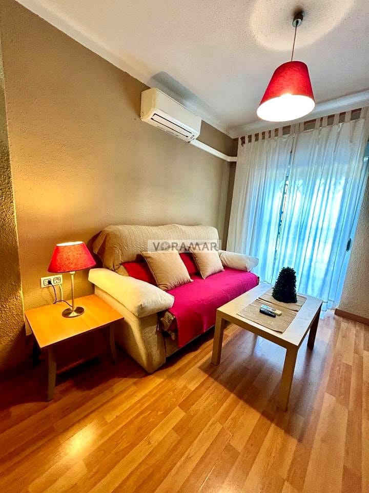 1 soveværelse Lejlighed til leje i Valencia by - € 900 (Ref: 8626074)