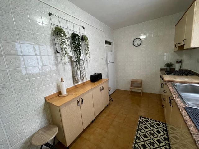 Piso de 3 habitaciones en València ciudad en alquiler - 1.300 € (Ref: 8931405)
