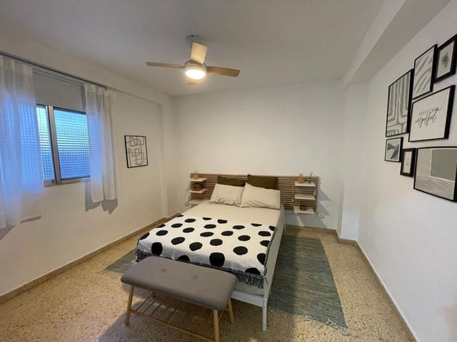 Piso de 3 habitaciones en València ciudad en alquiler - 1.300 € (Ref: 8931405)