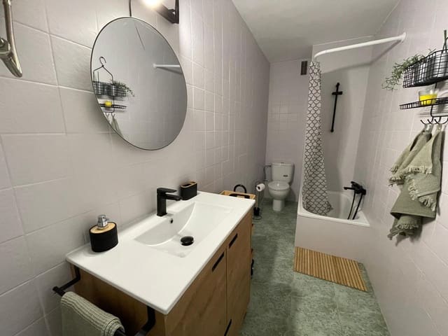 Piso de 3 habitaciones en València ciudad en alquiler - 1.300 € (Ref: 8931405)