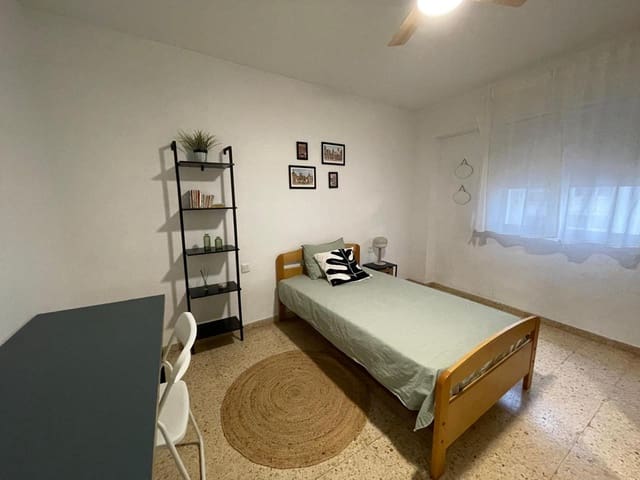Piso de 3 habitaciones en València ciudad en alquiler - 1.300 € (Ref: 8931405)