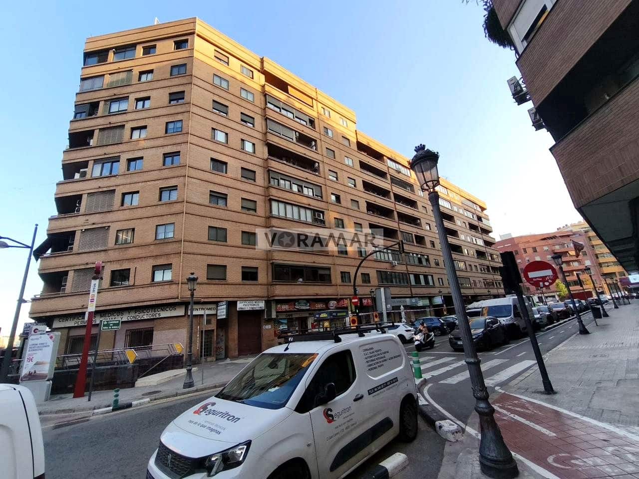 3 bedroom Flat for rent in Valencia city - € 1,300 (Ref: 9115633)
