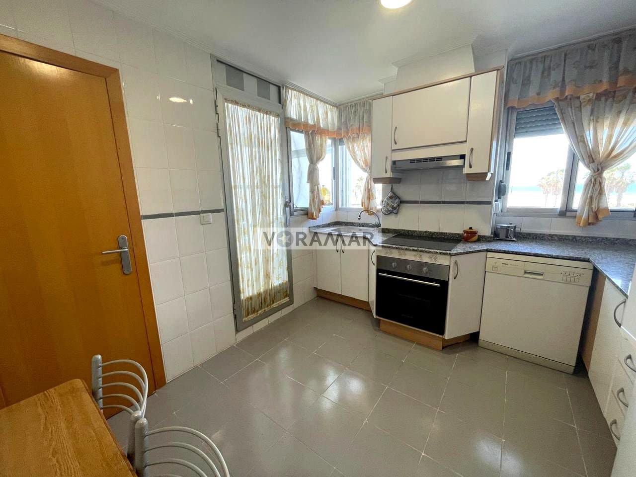 3 sypialnia Mieszkanie do wynajęcia w Miasto Walencja z garażem - 1 800 € (Ref: 9516514)