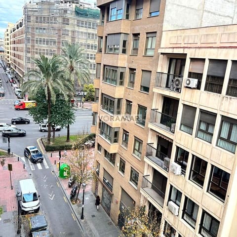 3 bedroom Flat for sale in Russafa, Valencia city with garage - € 650,000 (Ref: 9525284)