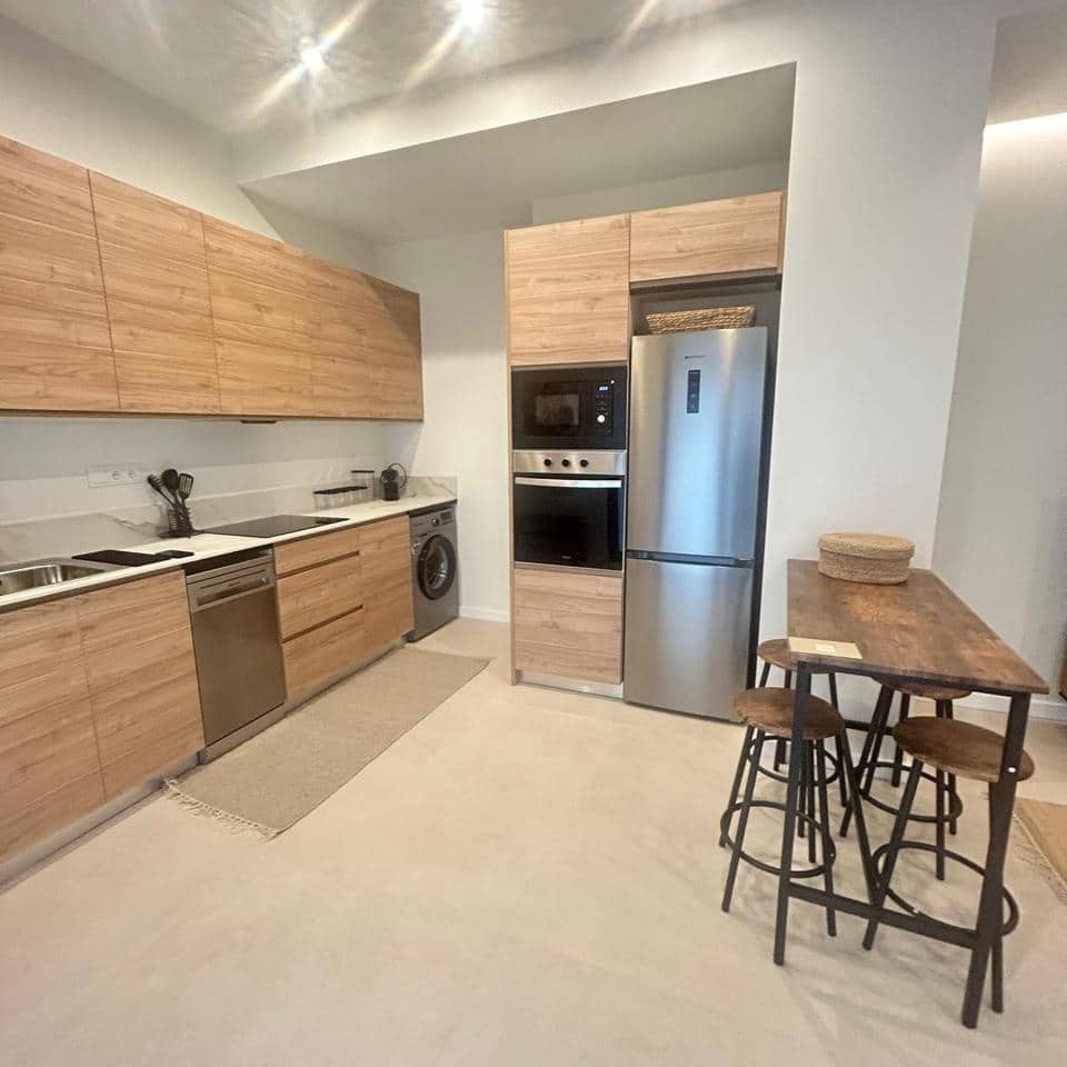 1 soveværelse Lejlighed til leje i Valencia by - € 1.400 (Ref: 9553038)