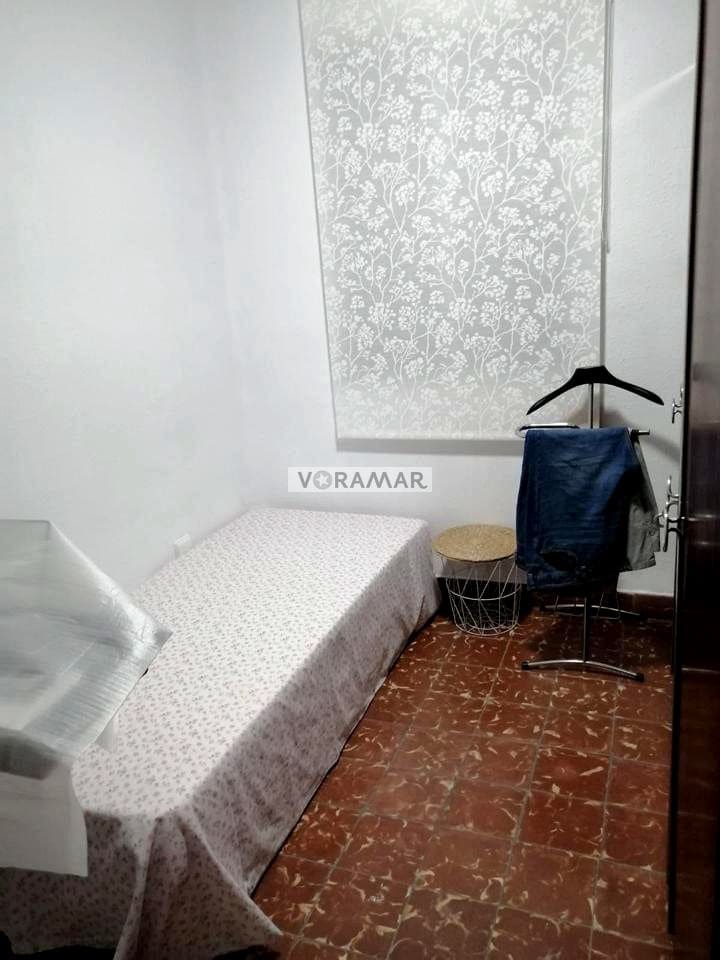 3 bedroom Flat for sale in Valencia city - € 125,000 (Ref: 9583535)