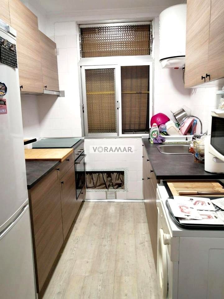 3 bedroom Flat for sale in Valencia city - € 125,000 (Ref: 9583535)
