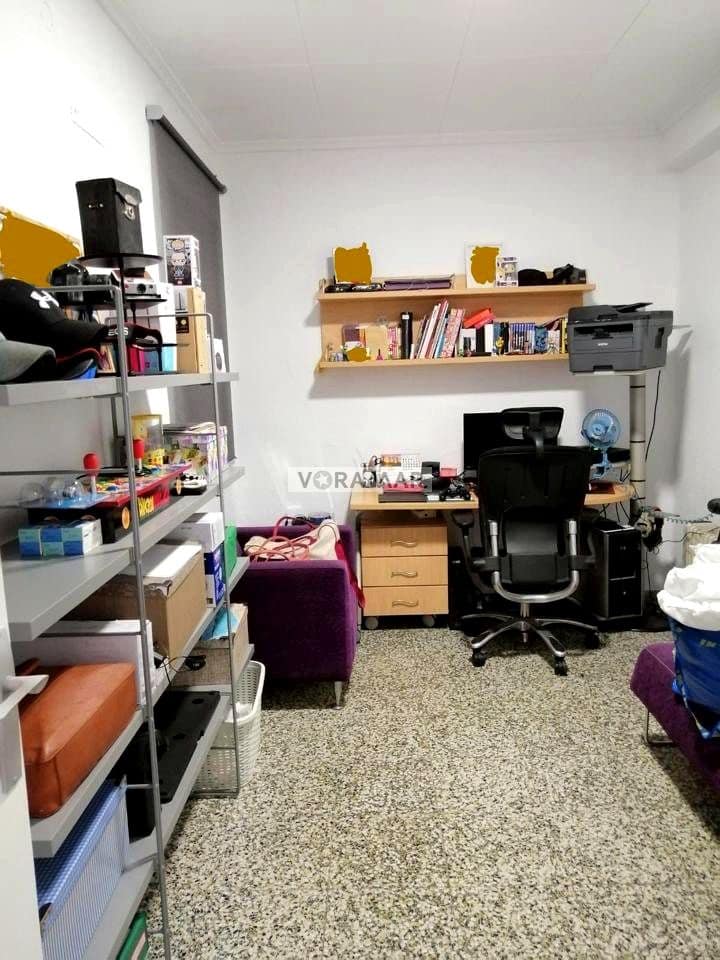 3 bedroom Flat for sale in Valencia city - € 125,000 (Ref: 9583535)