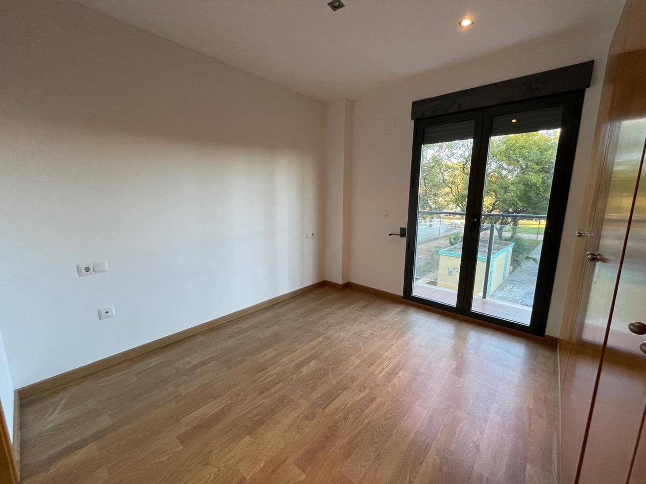 2 bedroom Flat for sale in La Pobla de Farnals with garage - € 225,000 (Ref: 9598469)