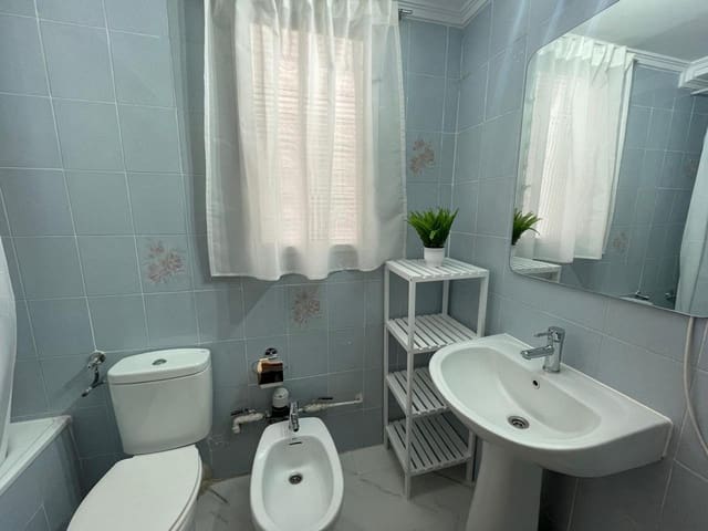 3 slaapkamer Flat te huur in La Malva-Rosa, Valencia stad - € 1.200 (Ref: 9665679)