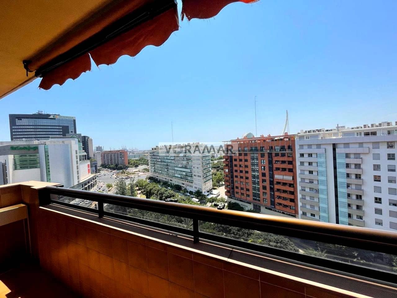 3 bedroom Flat for rent in Valencia city with pool garage - € 2,500 (Ref: 9979394)