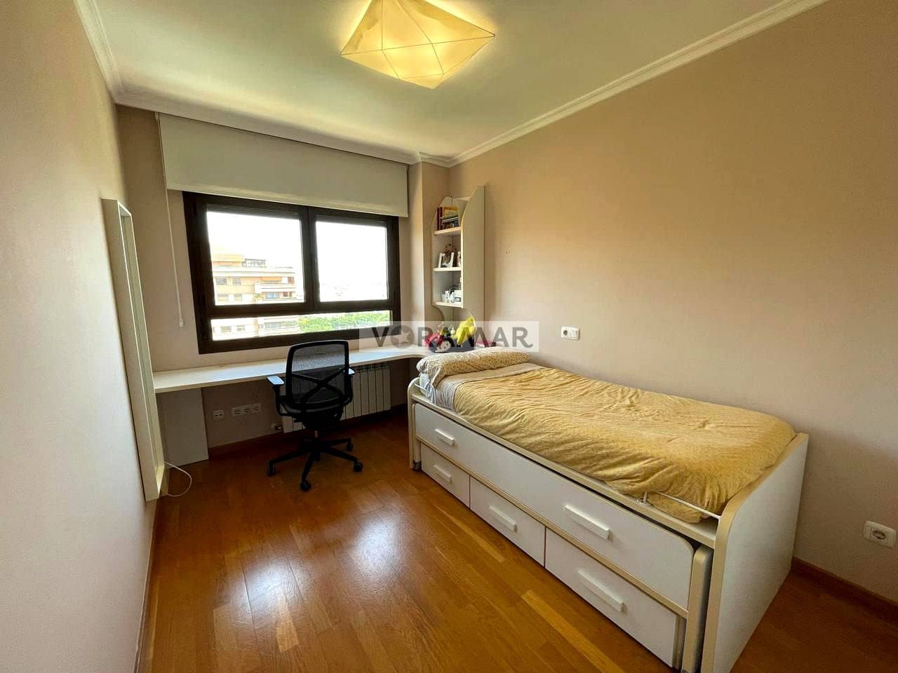 3 bedroom Flat for rent in Valencia city with pool garage - € 2,500 (Ref: 9979394)