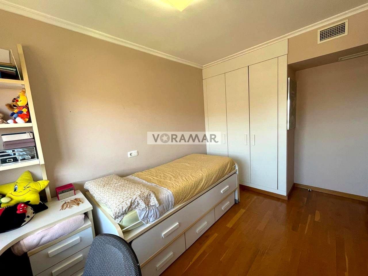 3 bedroom Flat for rent in Valencia city with pool garage - € 2,500 (Ref: 9979394)