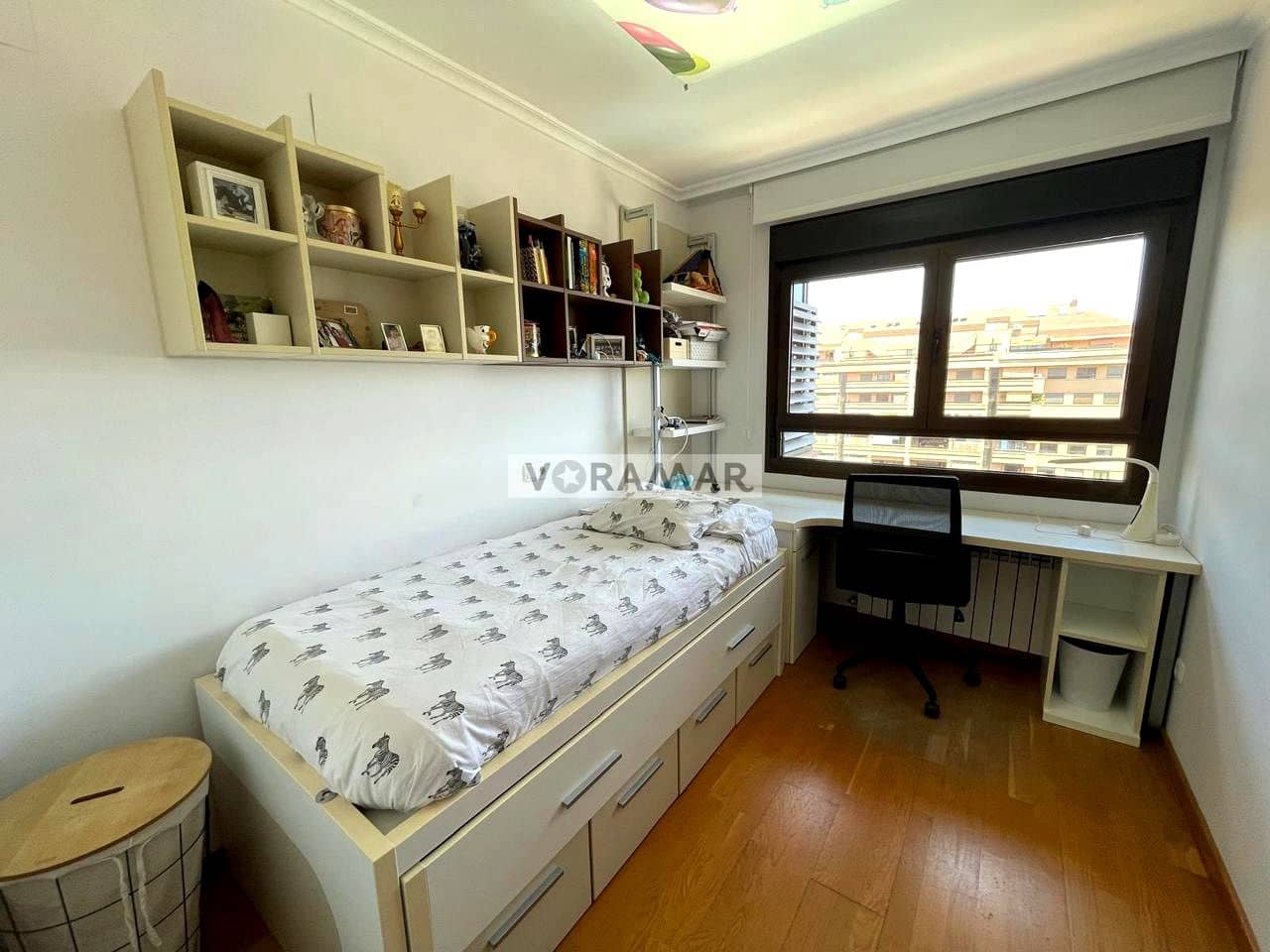 3 bedroom Flat for rent in Valencia city with pool garage - € 2,500 (Ref: 9979394)