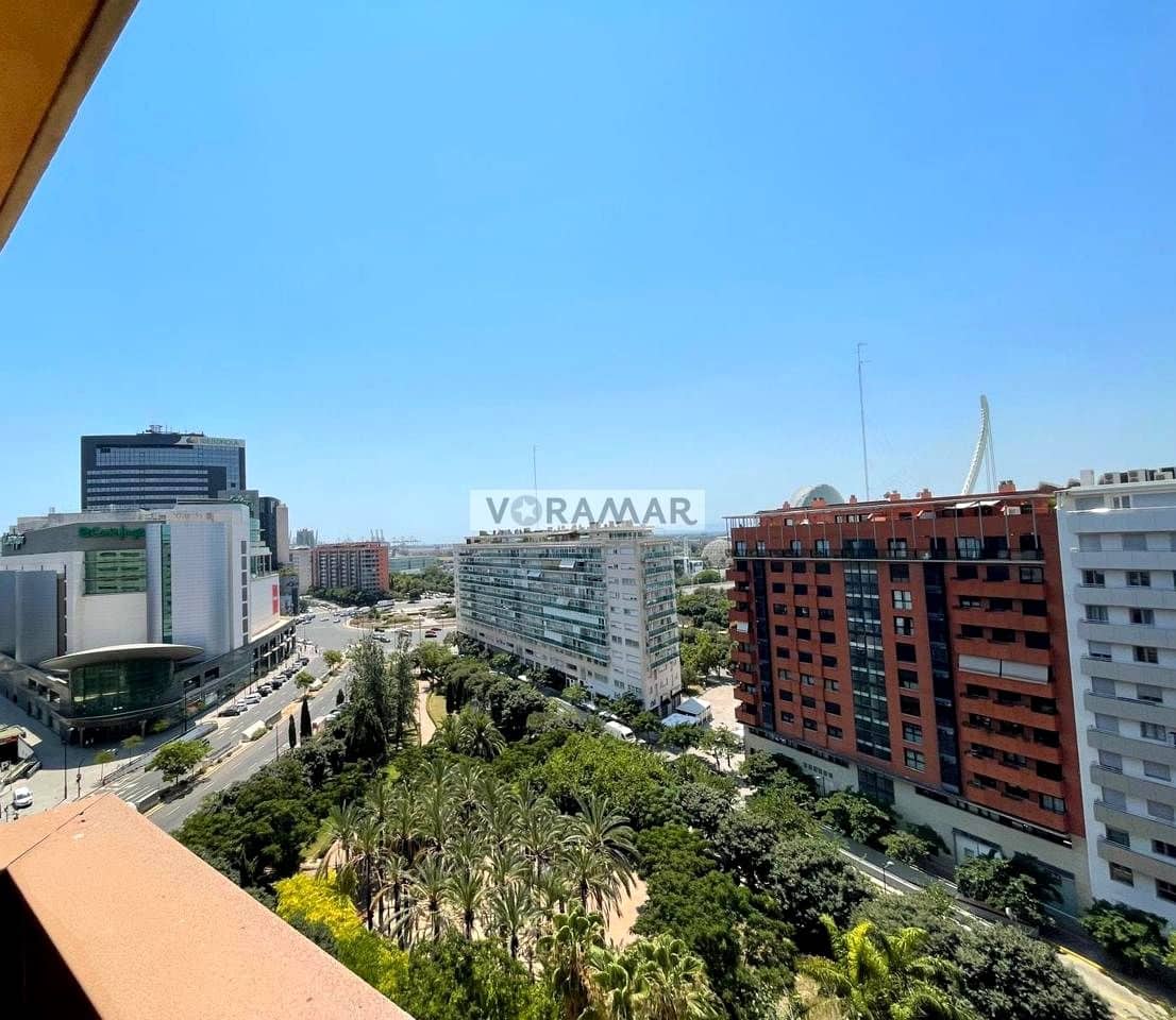 3 bedroom Flat for rent in Valencia city with pool garage - € 2,500 (Ref: 9979394)