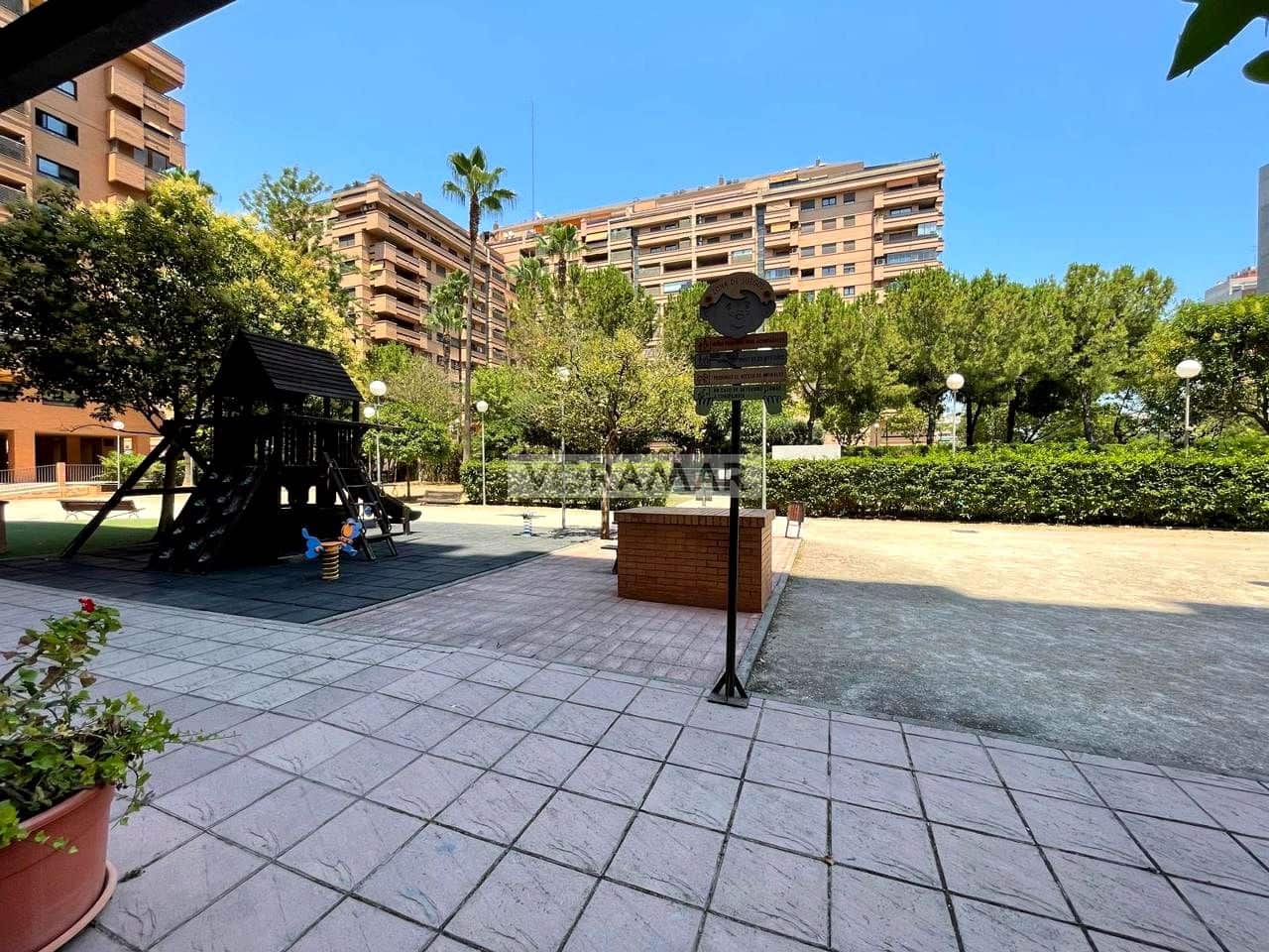 3 bedroom Flat for rent in Valencia city with pool garage - € 2,500 (Ref: 9979394)