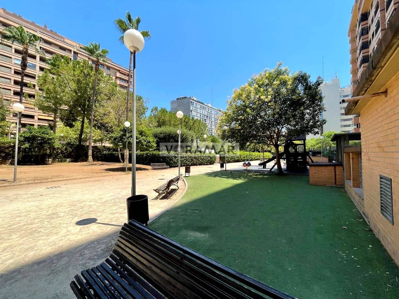 3 bedroom Flat for rent in Valencia city with pool garage - € 2,500 (Ref: 9979394)