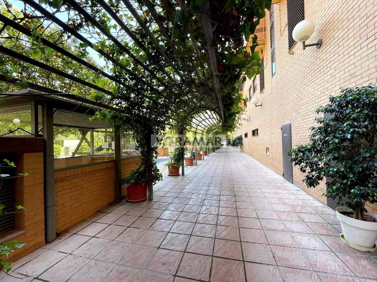 3 bedroom Flat for rent in Valencia city with pool garage - € 2,500 (Ref: 9979394)