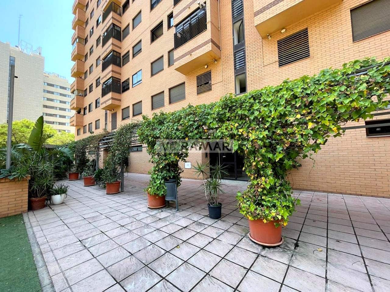 3 bedroom Flat for rent in Valencia city with pool garage - € 2,500 (Ref: 9979394)