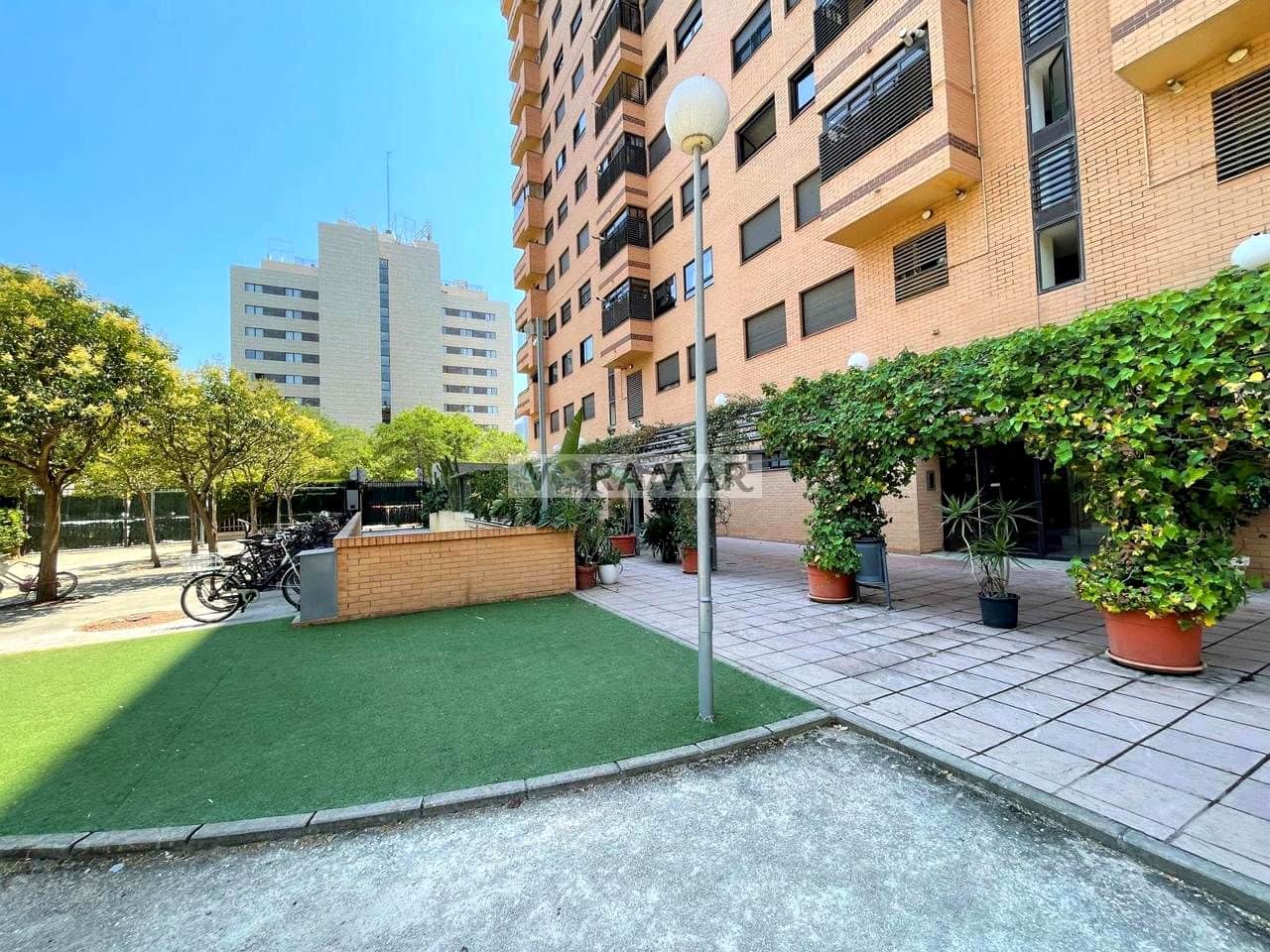 3 bedroom Flat for rent in Valencia city with pool garage - € 2,500 (Ref: 9979394)