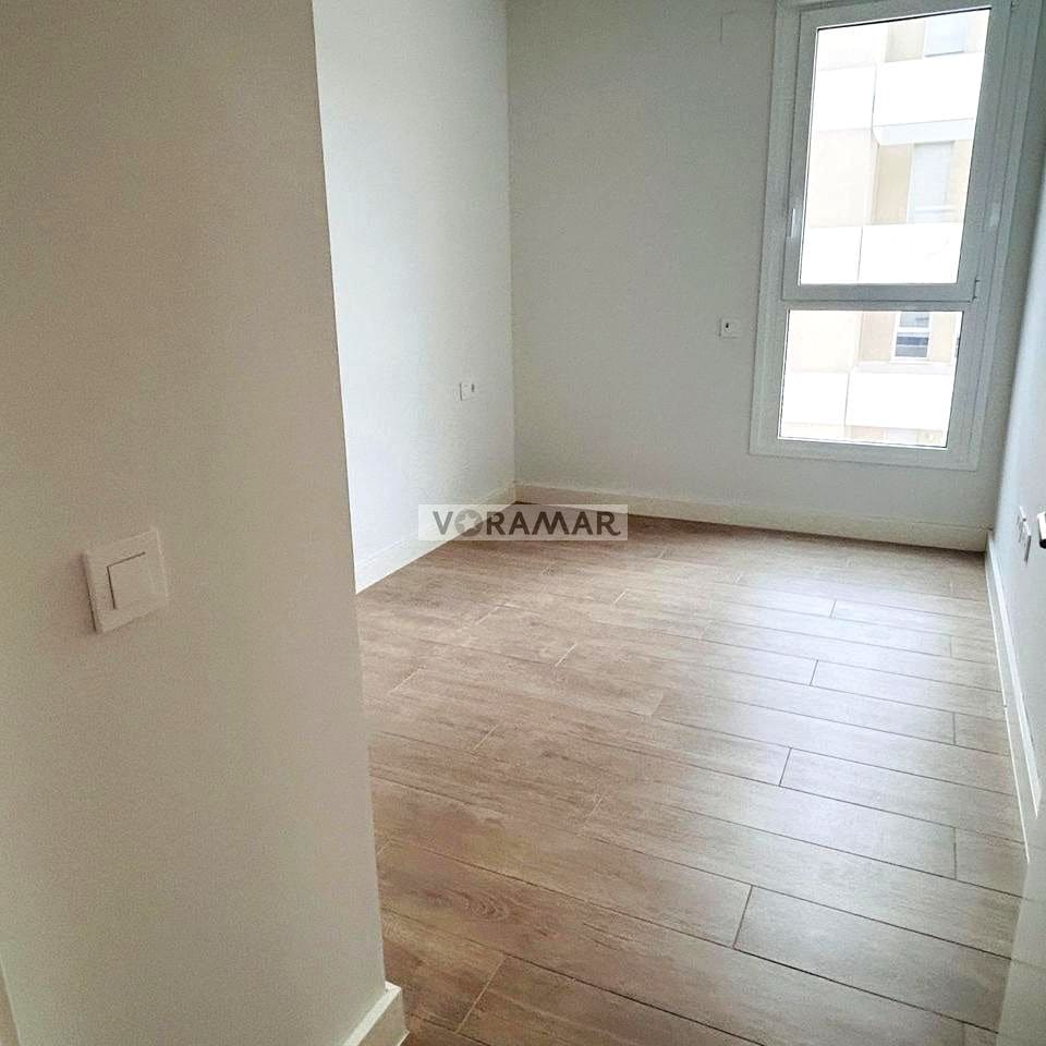 3 sovrum Lägenhet att hyra i Rocafort med pool garage - 2 500 € (Ref: 9985831)