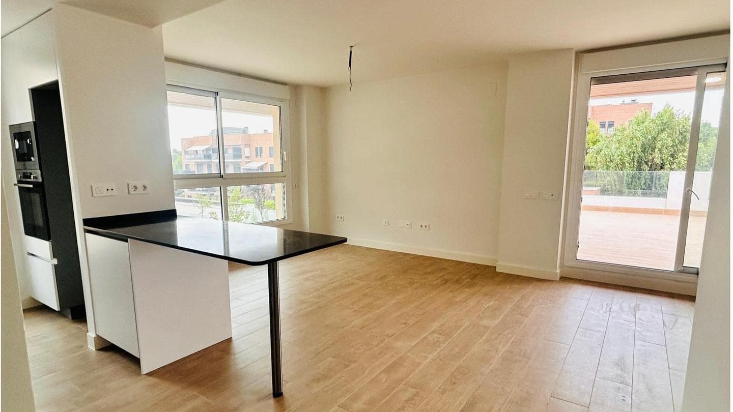 Appartement de 3 chambres à louer à Rocafort avec piscine garage - 2 500 € (Ref: 9985831)