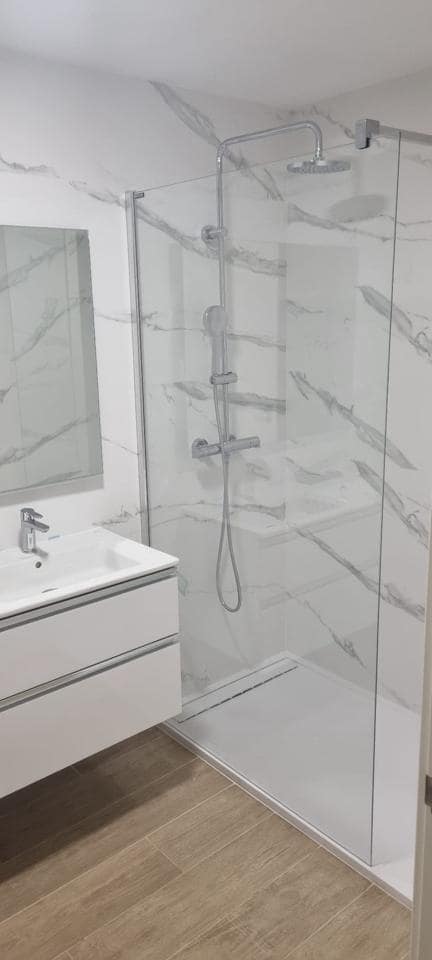 Appartement de 3 chambres à louer à Rocafort avec piscine garage - 2 500 € (Ref: 9985831)