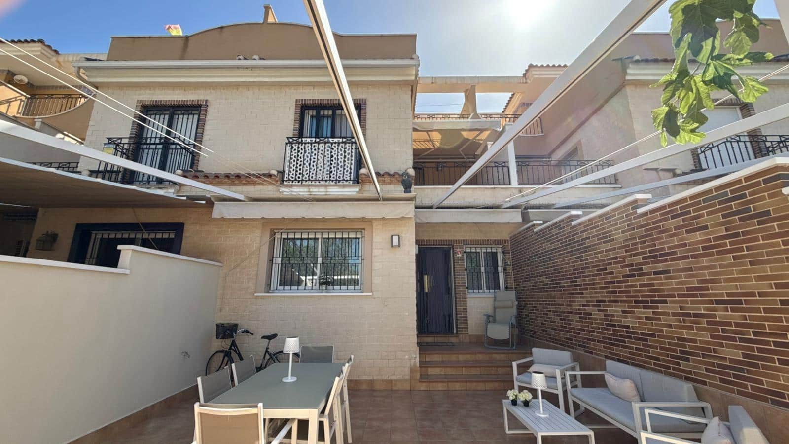 3 sovrum Radhus till salu i Torre de la Horadada med pool - 329 900 € (Ref: 10047394)