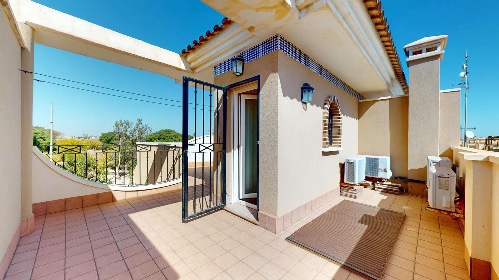 3 sovrum Radhus till salu i Torre de la Horadada med pool - 329 900 € (Ref: 10047394)