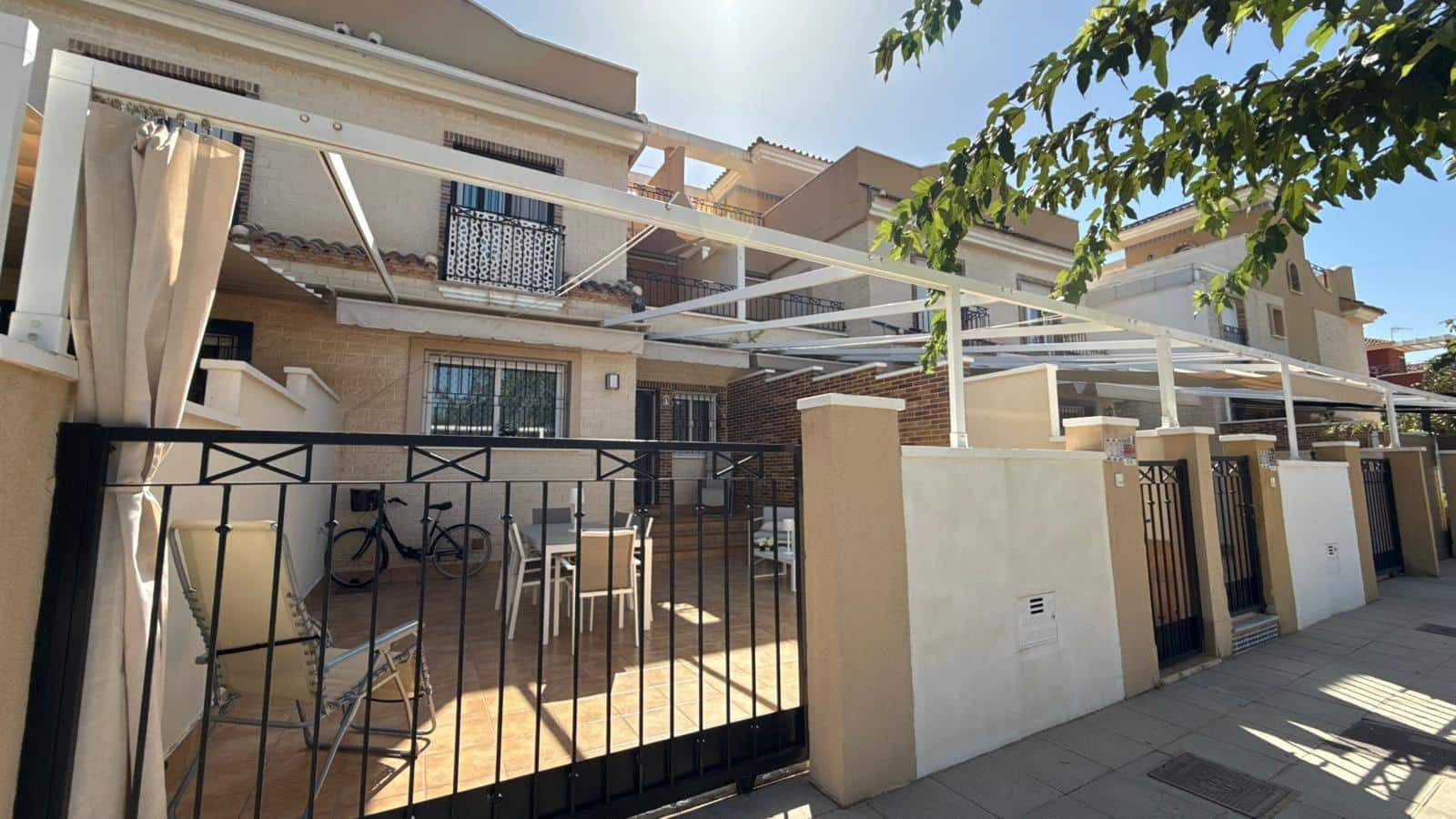 3 sovrum Radhus till salu i Torre de la Horadada med pool - 329 900 € (Ref: 10047394)