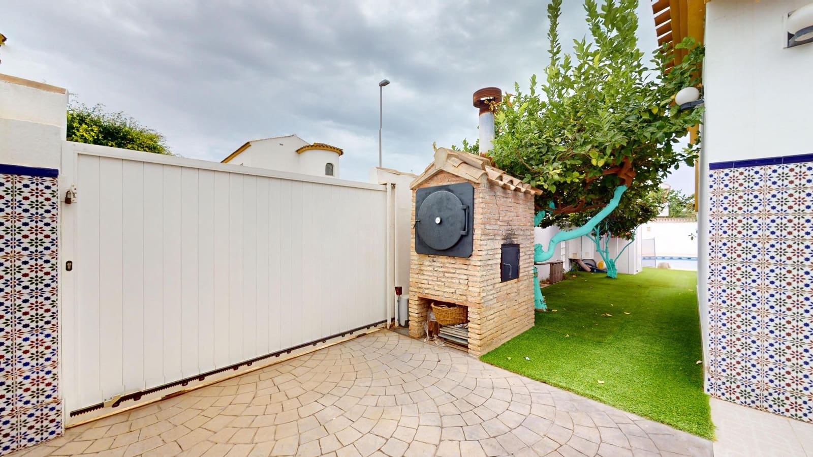 5 bedroom Villa for sale in Torre de la Horadada with pool garage - € 630,000 (Ref: 10129572)