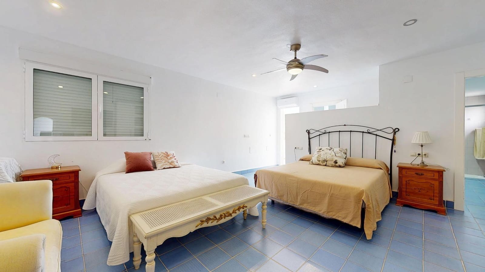 5 bedroom Villa for sale in Torre de la Horadada with pool garage - € 630,000 (Ref: 10129572)