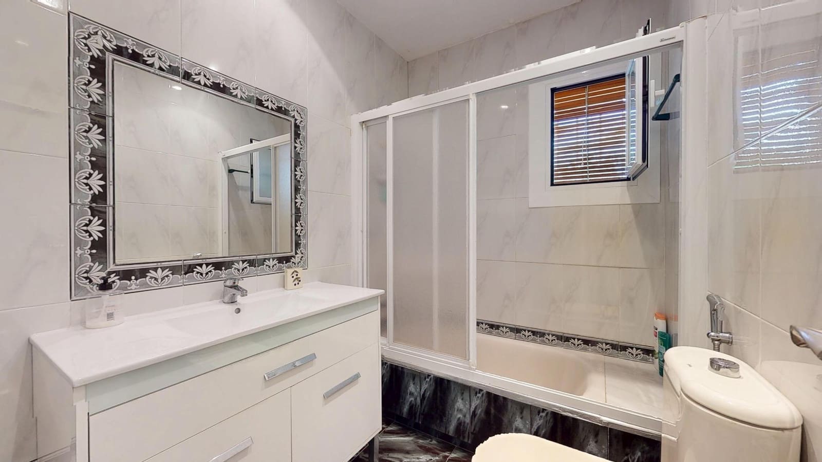 5 bedroom Villa for sale in Torre de la Horadada with pool garage - € 630,000 (Ref: 10129572)