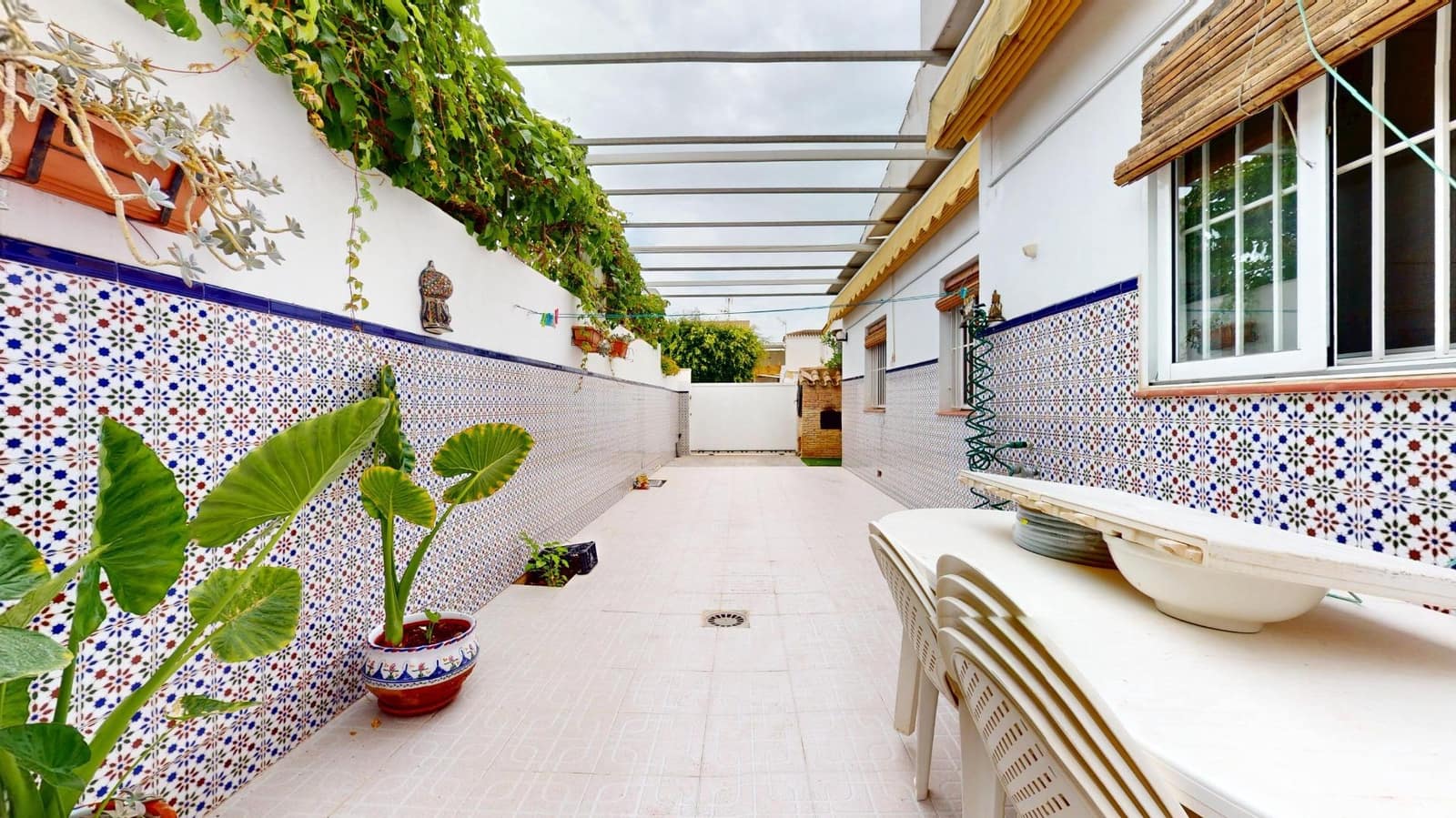 5 bedroom Villa for sale in Torre de la Horadada with pool garage - € 630,000 (Ref: 10129572)