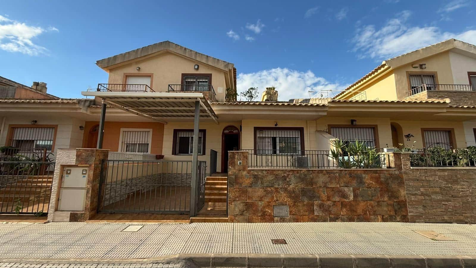 4 bedroom Villa for sale in San Javier with garage - € 245,000 (Ref: 10161557)