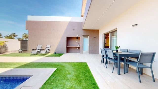 Chalet de 4 habitaciones en San Pedro del Pinatar en venta con piscina - 630.000 € (Ref: 7671061)