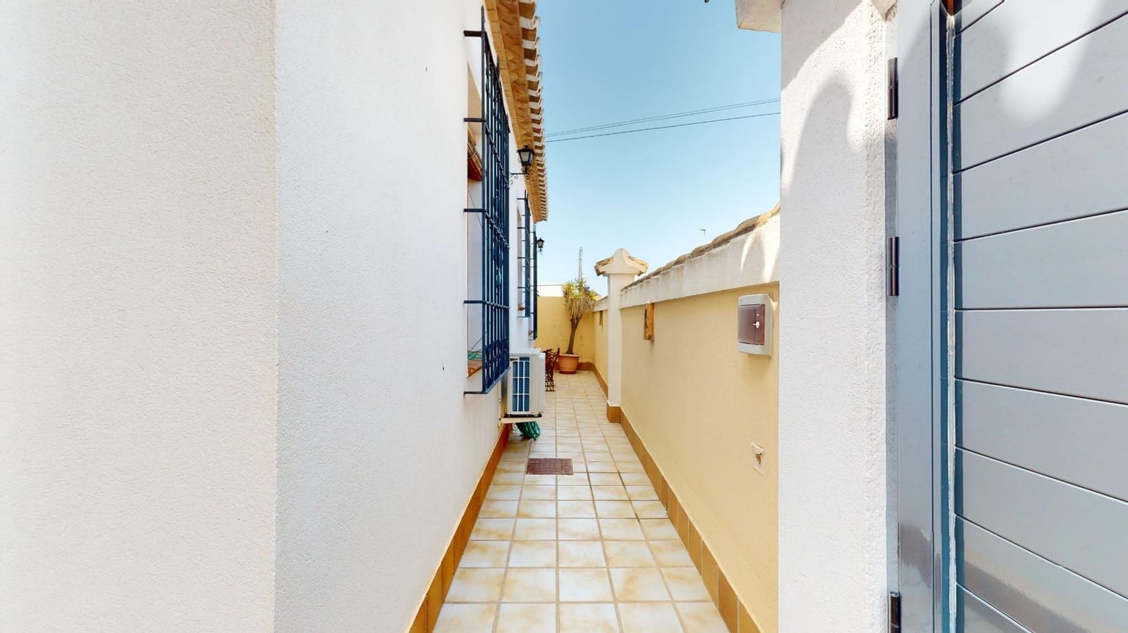 4 bedroom Villa for sale in Pilar de la Horadada with garage - € 242,000 (Ref: 7701766)