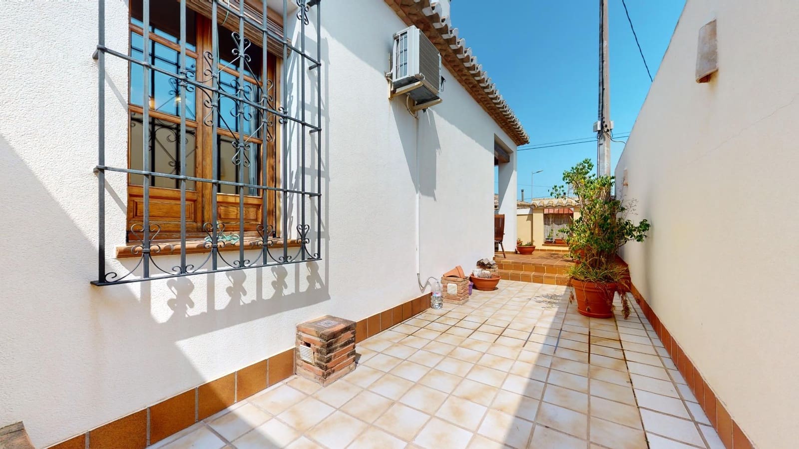 4 bedroom Villa for sale in Pilar de la Horadada with garage - € 242,000 (Ref: 7701766)