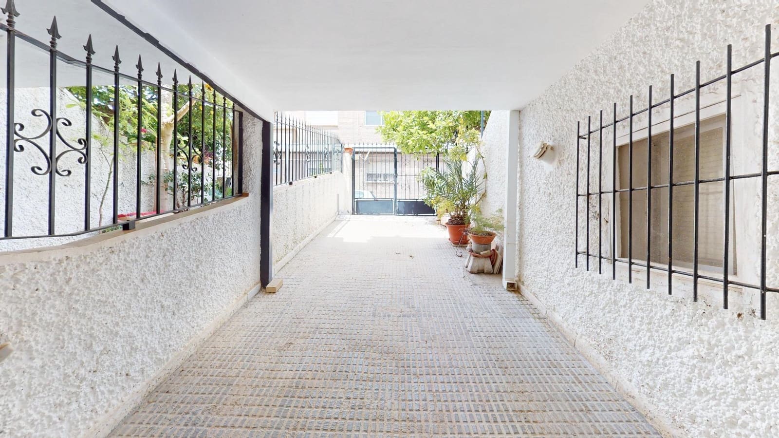 5 bedroom Terraced Villa for sale in San Pedro del Pinatar with garage - € 179,000 (Ref: 8988528)