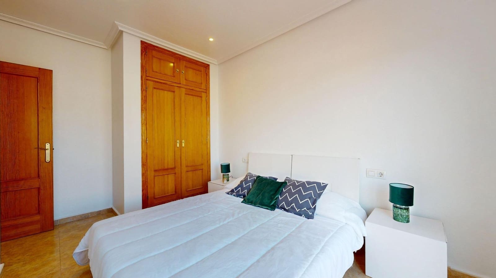 2 bedroom Penthouse for sale in Pilar de la Horadada with garage - € 132,900 (Ref: 9142883)