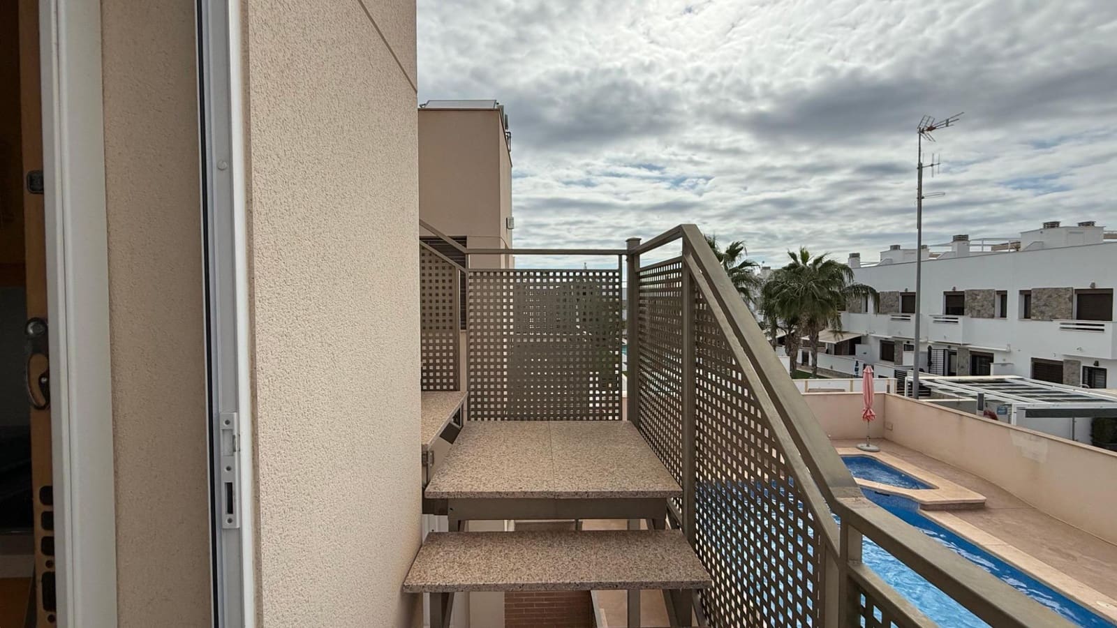 Ático de 2 habitaciones en Torre de la Horadada en venta con piscina - 279.000 € (Ref: 9272619)