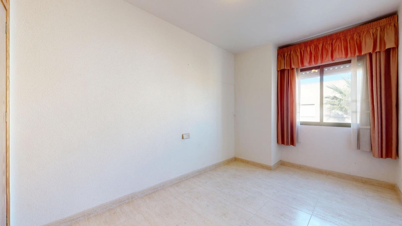 4 bedroom Flat for sale in Los Alcazares - € 149,900 (Ref: 9297256)