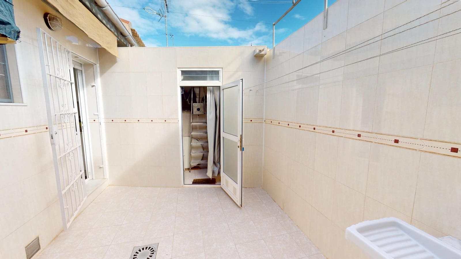 2 slaapkamer Rijtjeshuis te koop in Lo Pagan - € 149.900 (Ref: 9406893)