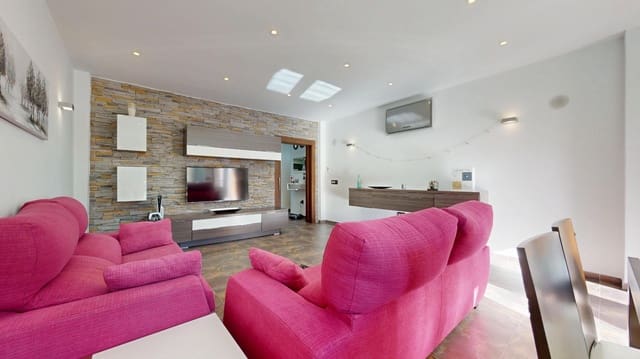 4 slaapkamer Villa te koop in Pilar de la Horadada met garage - € 325.000 (Ref: 9431308)