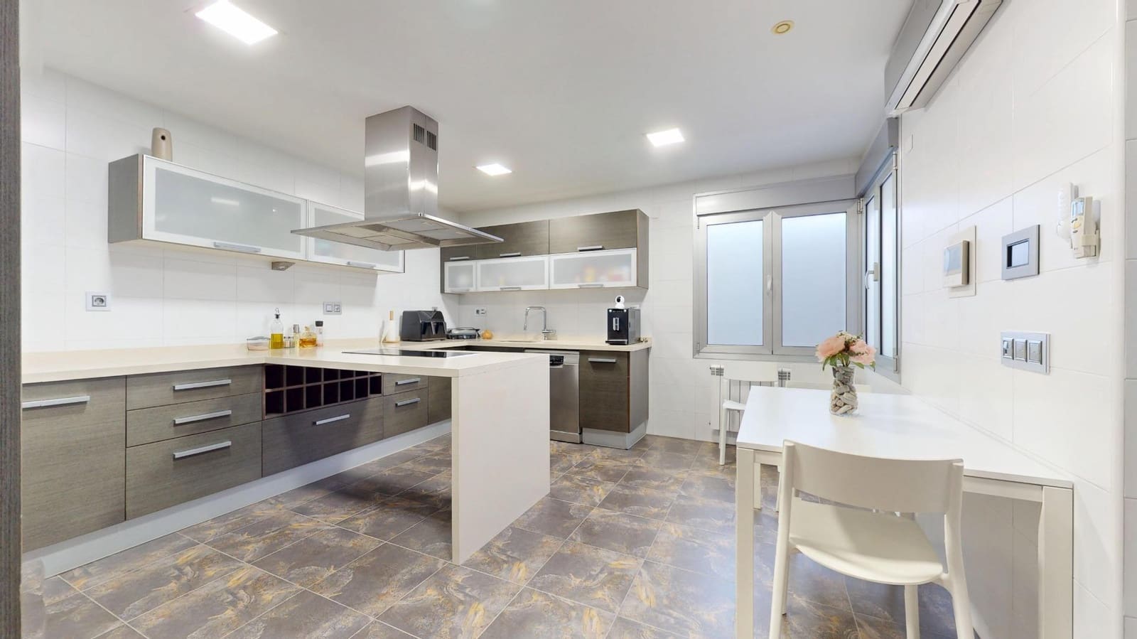 Chalet de 4 habitaciones en Pilar de la Horadada en venta con garaje - 325.000 € (Ref: 9431308)