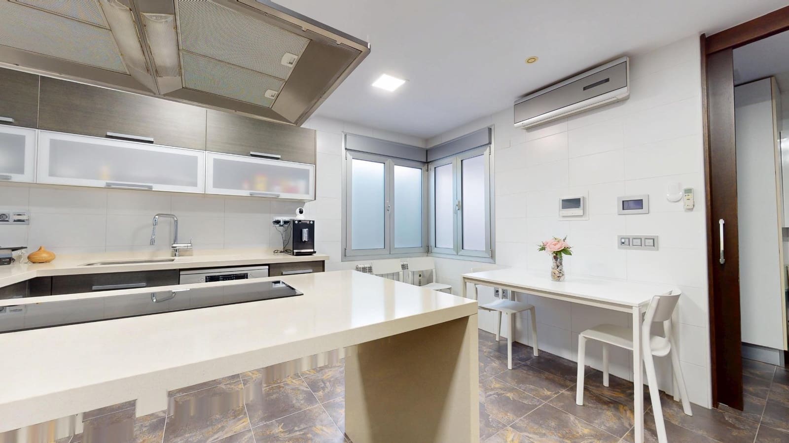 Chalet de 4 habitaciones en Pilar de la Horadada en venta con garaje - 325.000 € (Ref: 9431308)